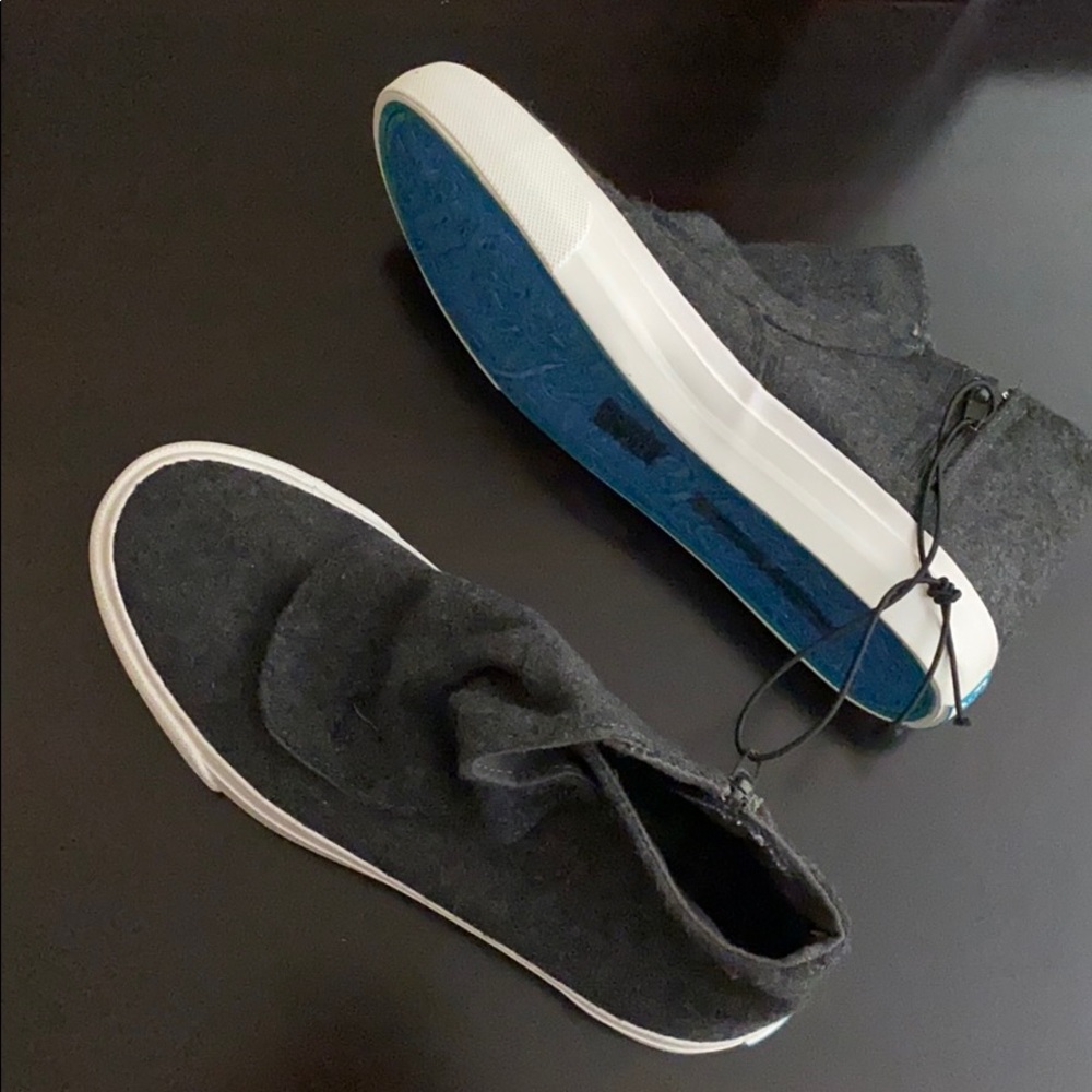 Woman axle boots